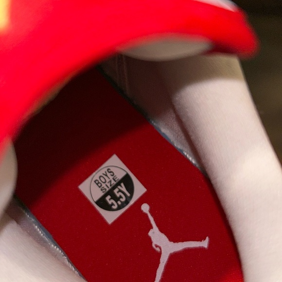 Air Jordan 1 Low SE - Picture 7 of 9